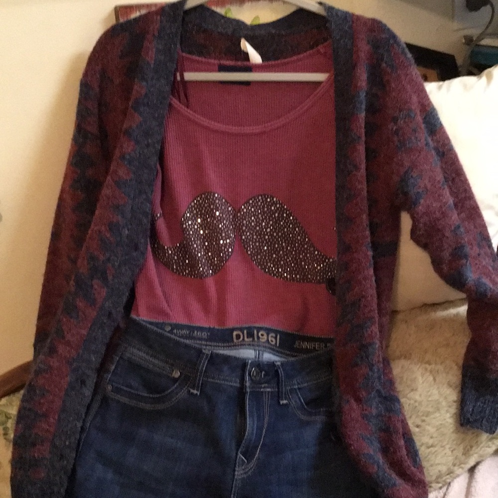 So Cute On! The Clas-sic Long Sleeve Mustache Top! - Picture 3 of 8